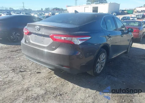 2020 Toyota Camry Le z USA, uszkodzony, nr VIN 4T1L11AK9LU938006